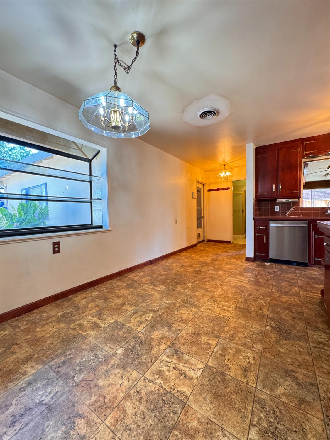 1422 Oakwood Drive