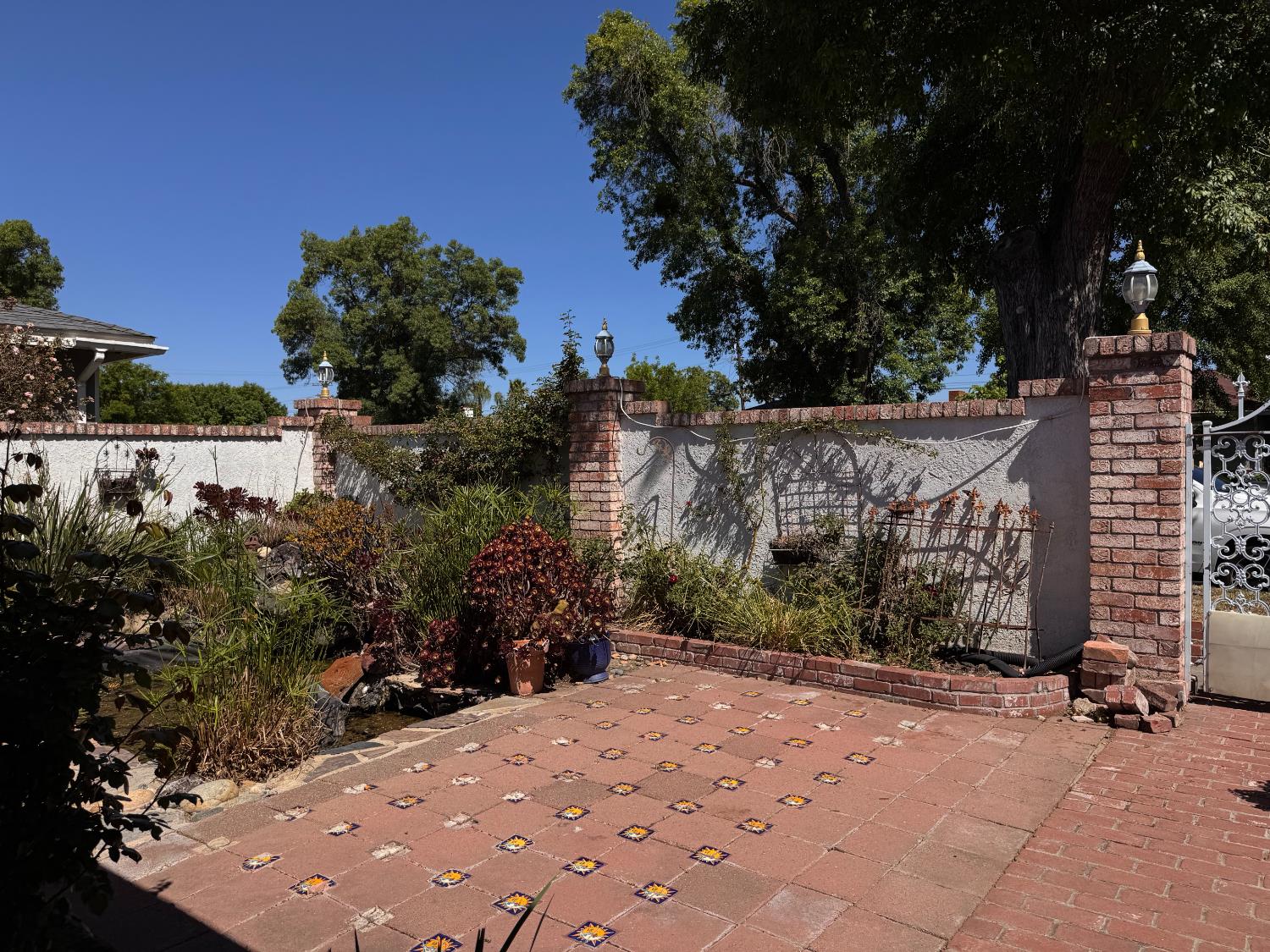 1422 Oakwood Drive