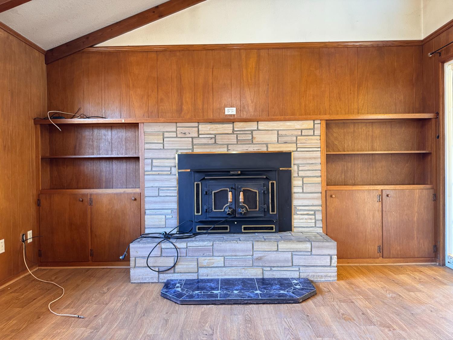 1422 Oakwood Drive