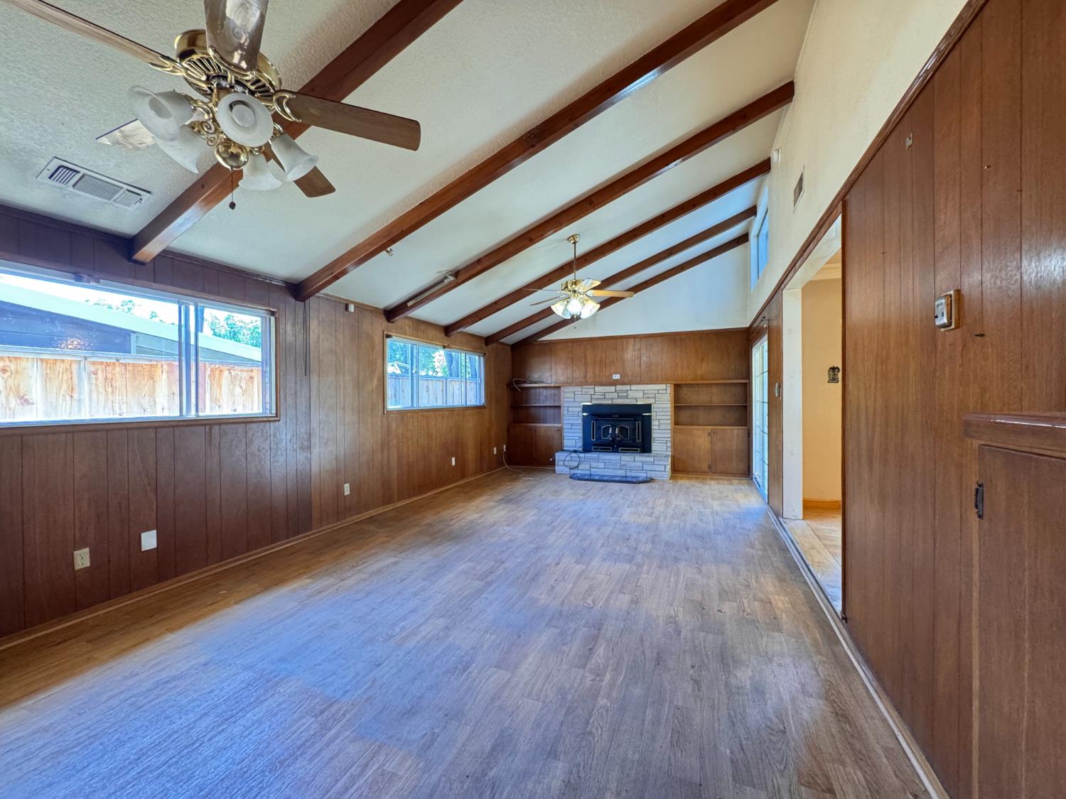 1422 Oakwood Drive