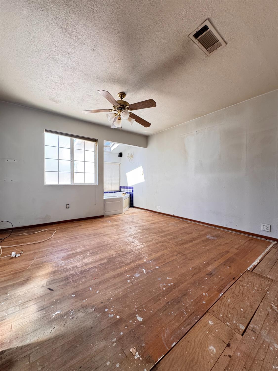 1422 Oakwood Drive
