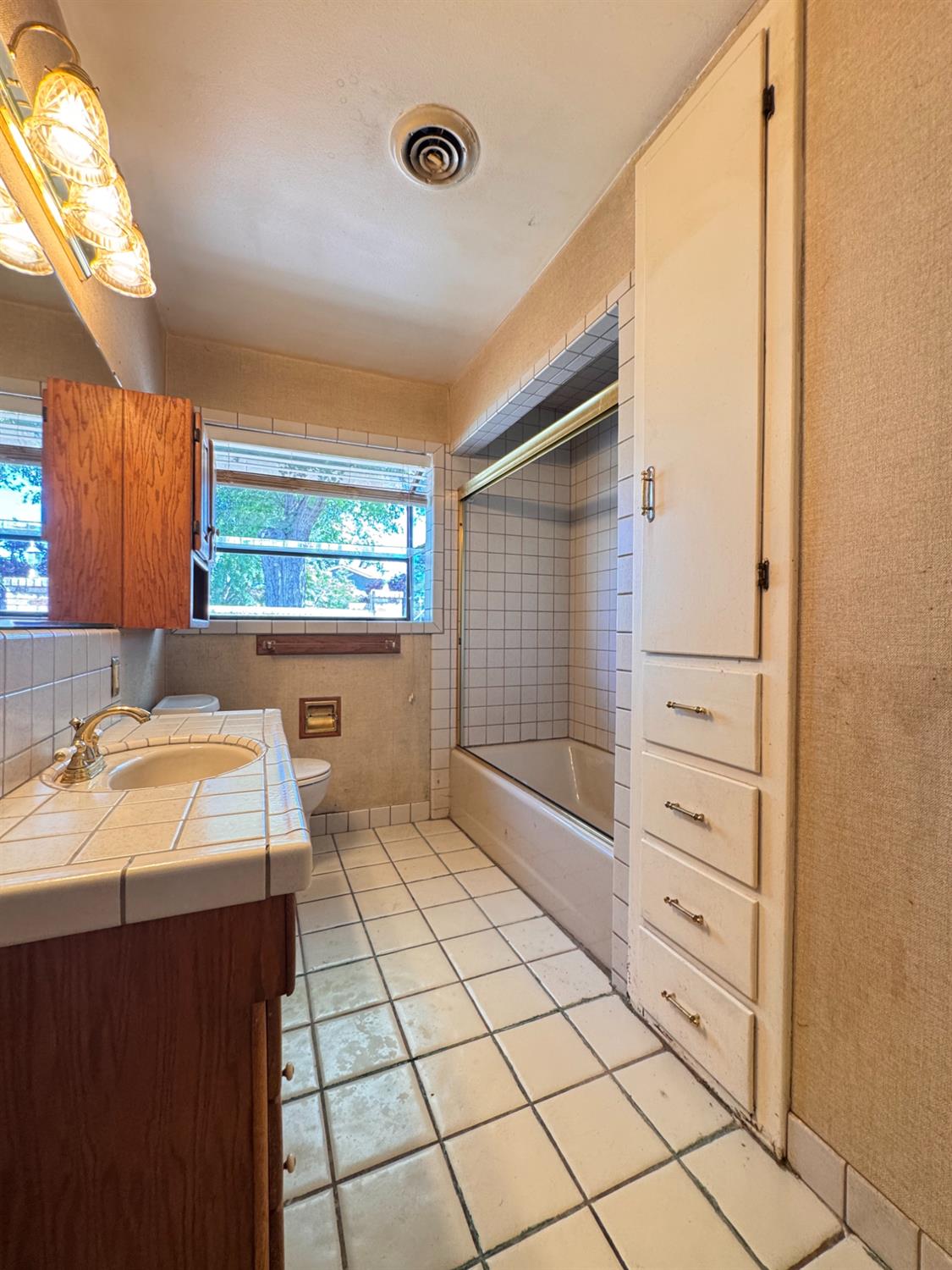 1422 Oakwood Drive