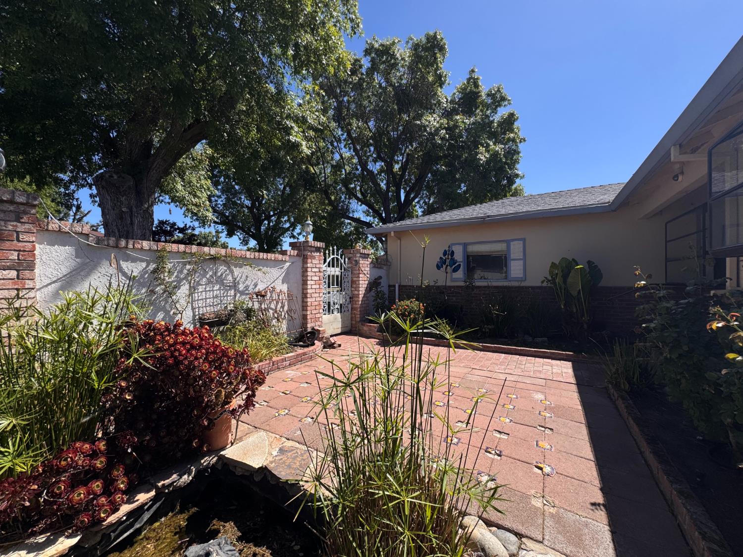 1422 Oakwood Drive