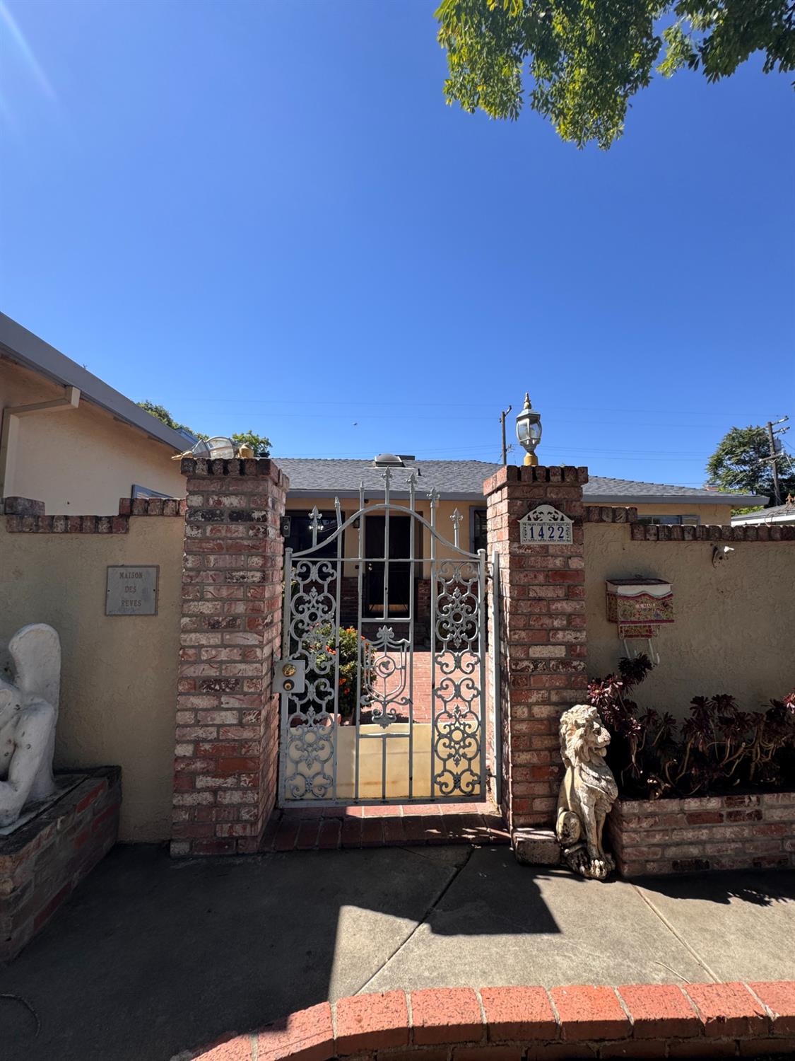 1422 Oakwood Drive