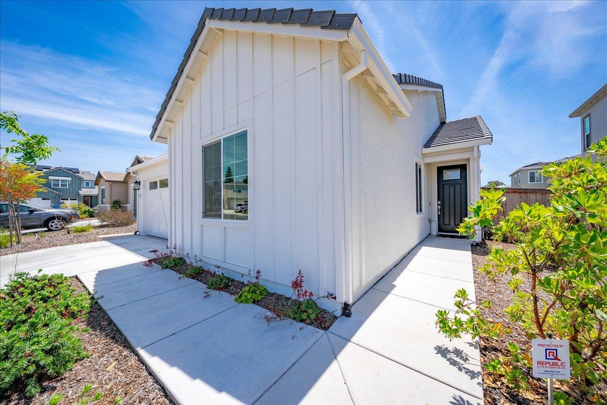 1861 Petite Verdot Lane