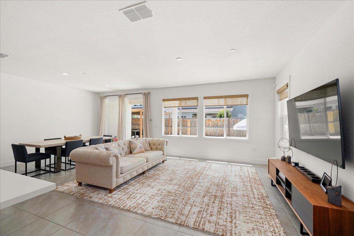 1861 Petite Verdot Lane