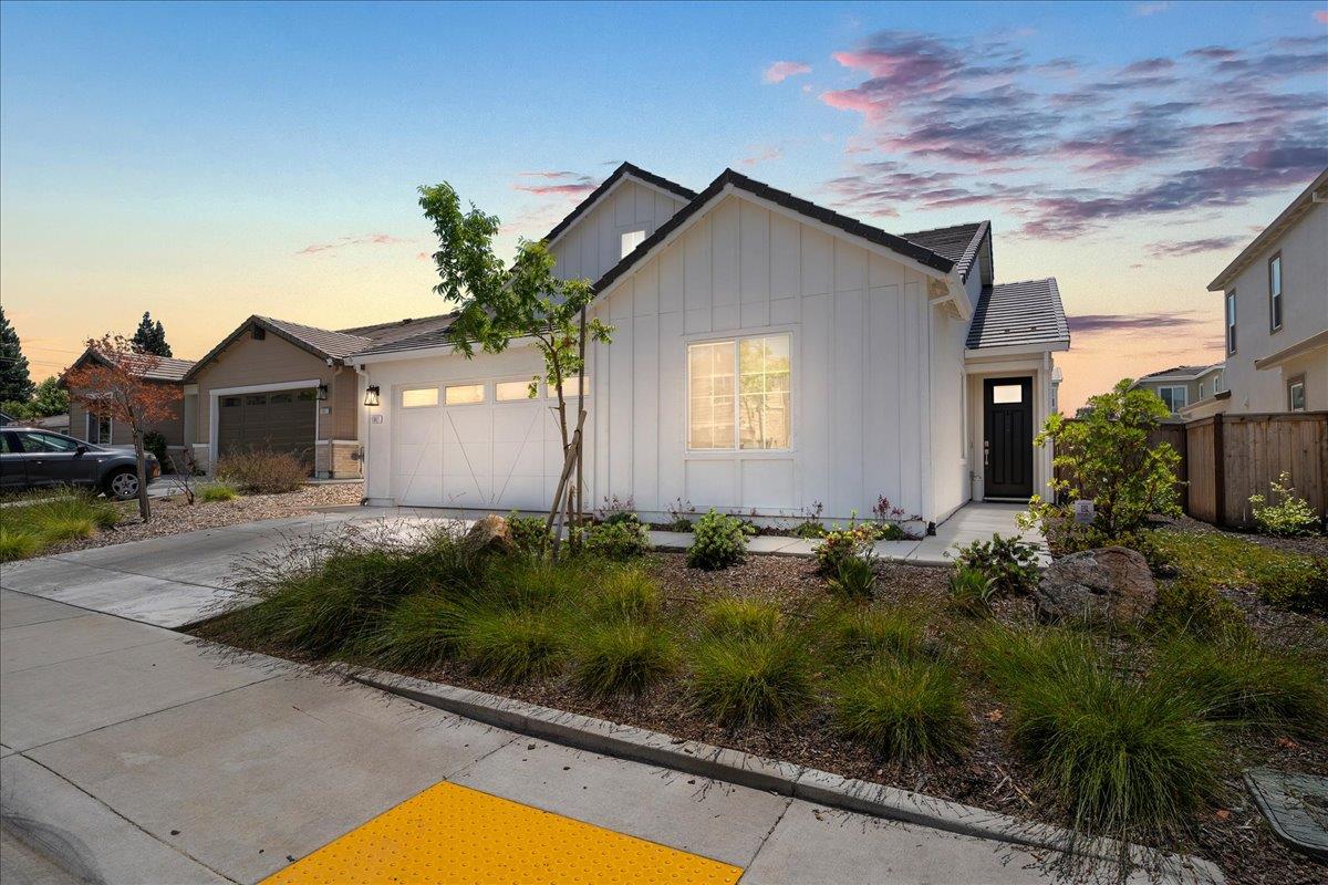 1861 Petite Verdot Lane
