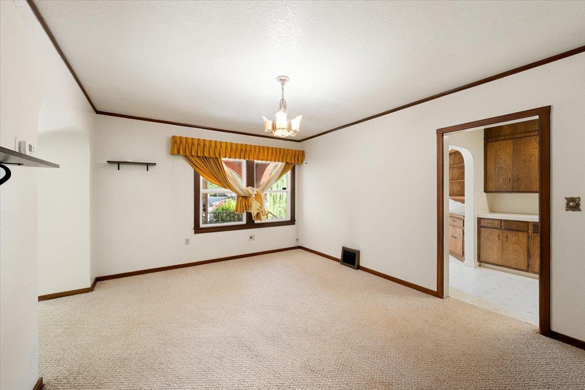 121 S Lincoln Street