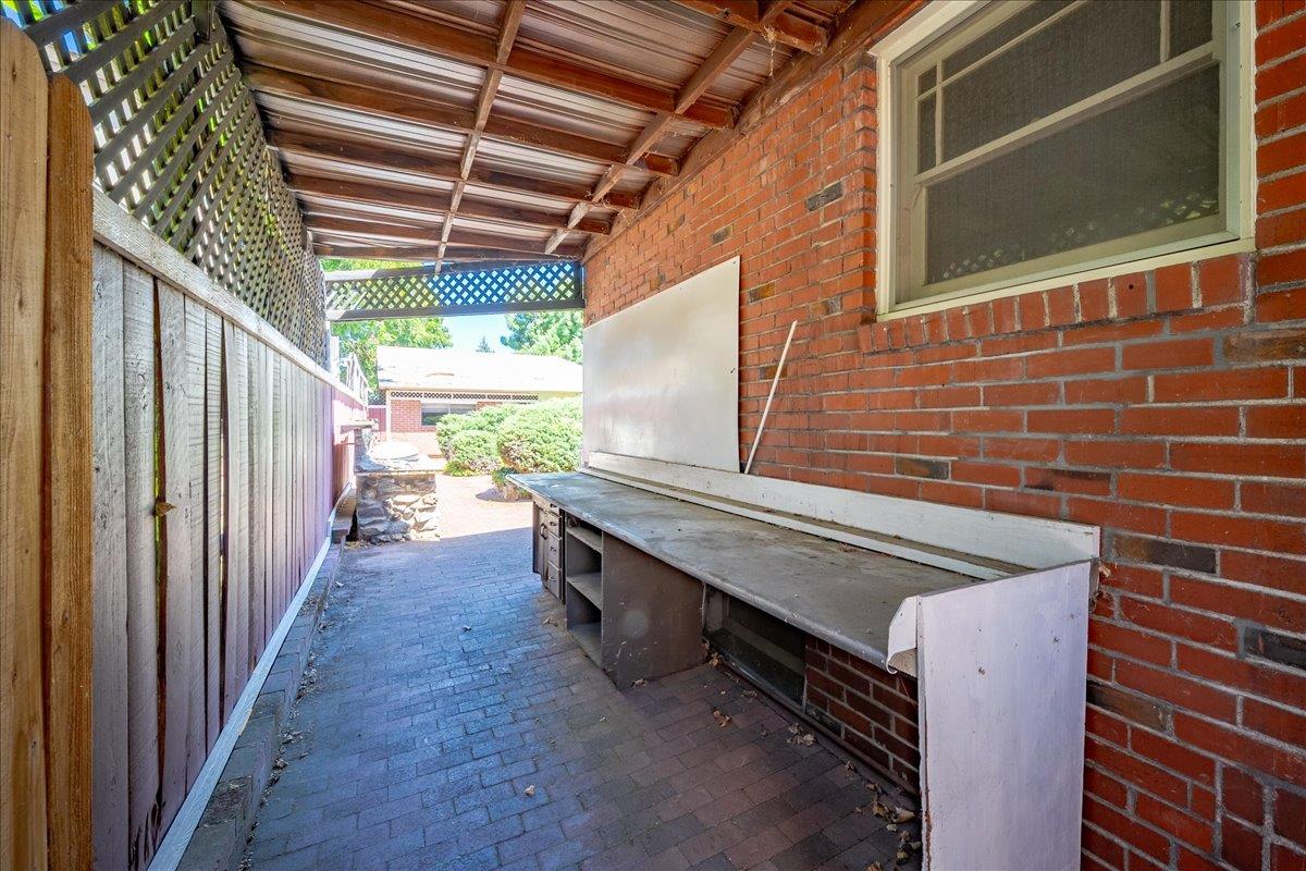 121 S Lincoln Street
