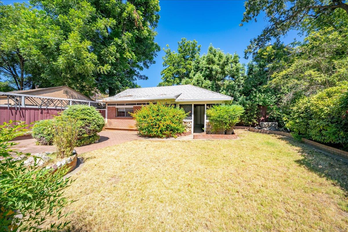 121 S Lincoln Street