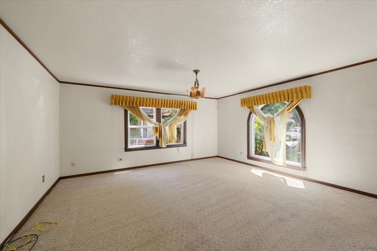 121 S Lincoln Street