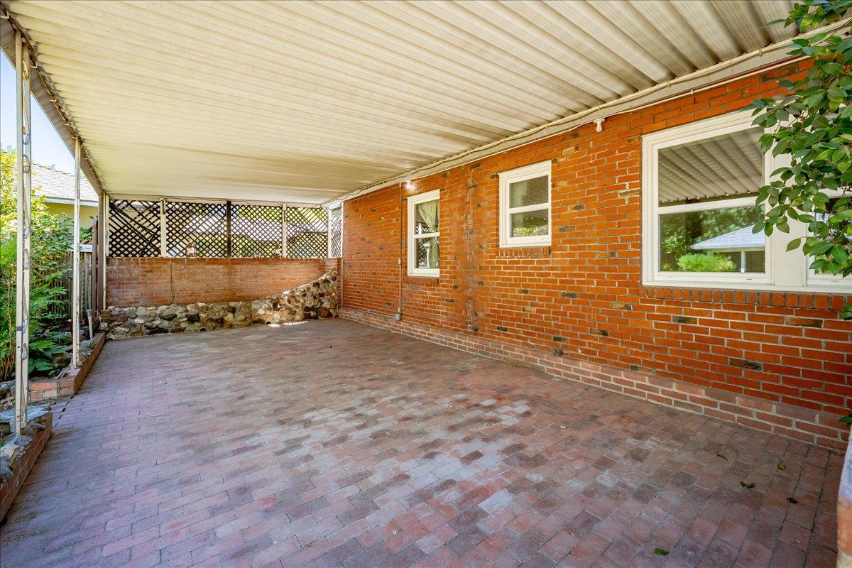 121 S Lincoln Street