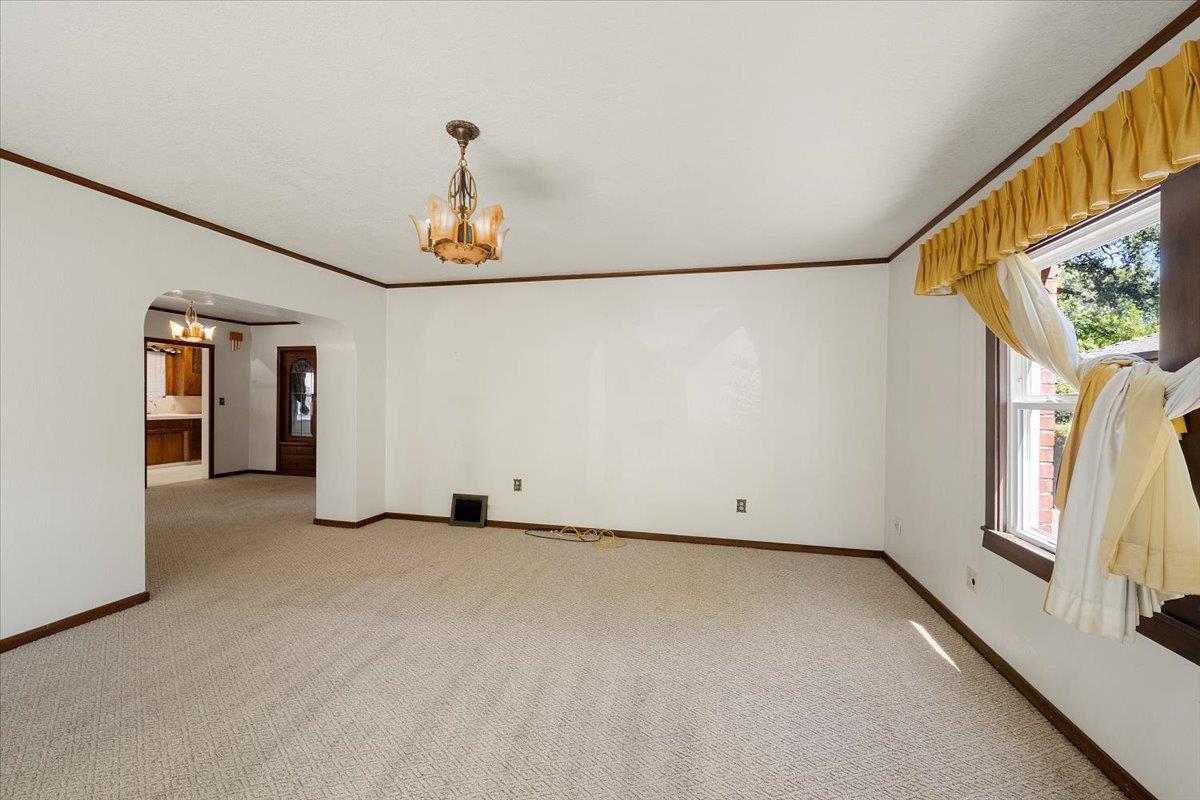 121 S Lincoln Street