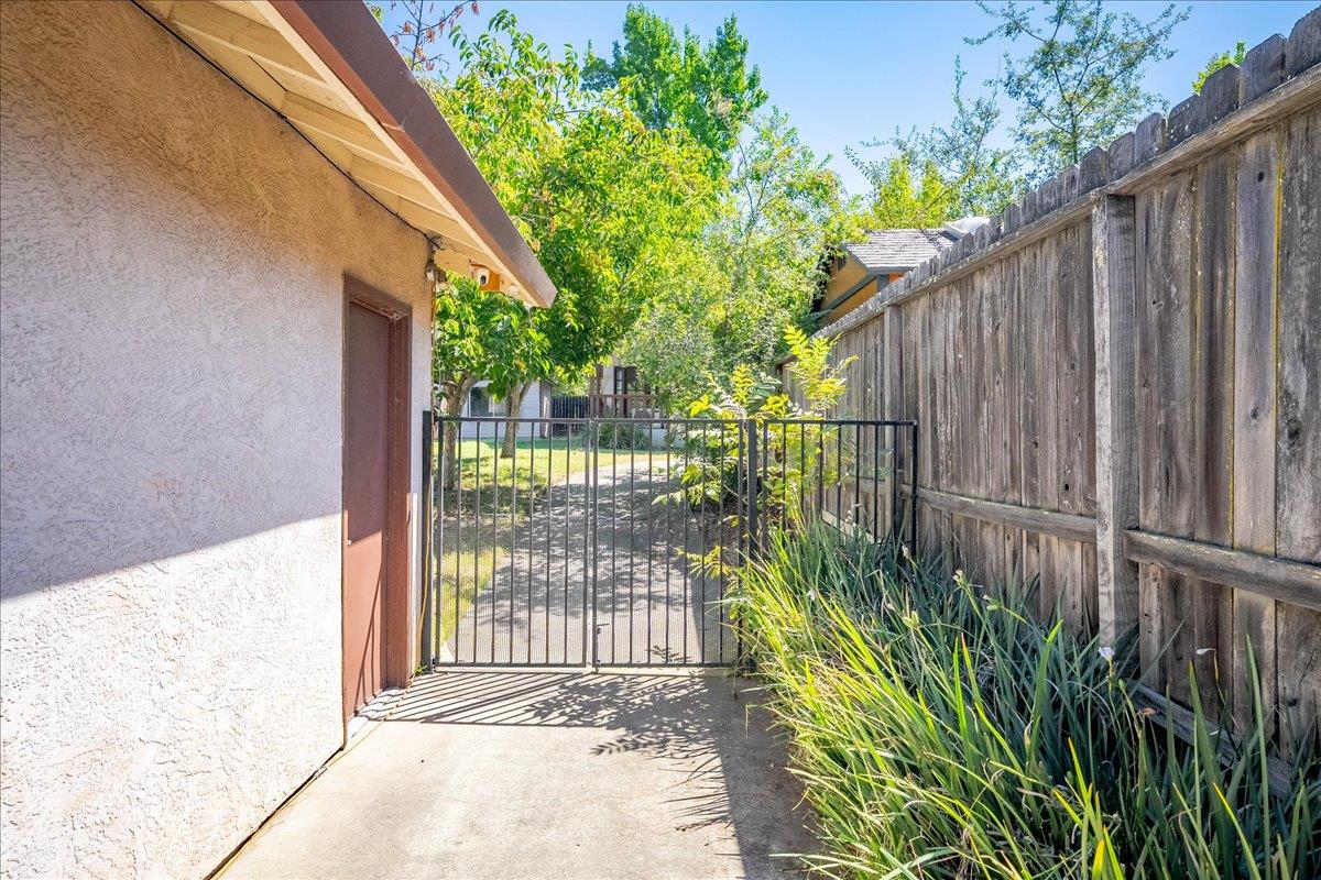 4822 Livoti Avenue