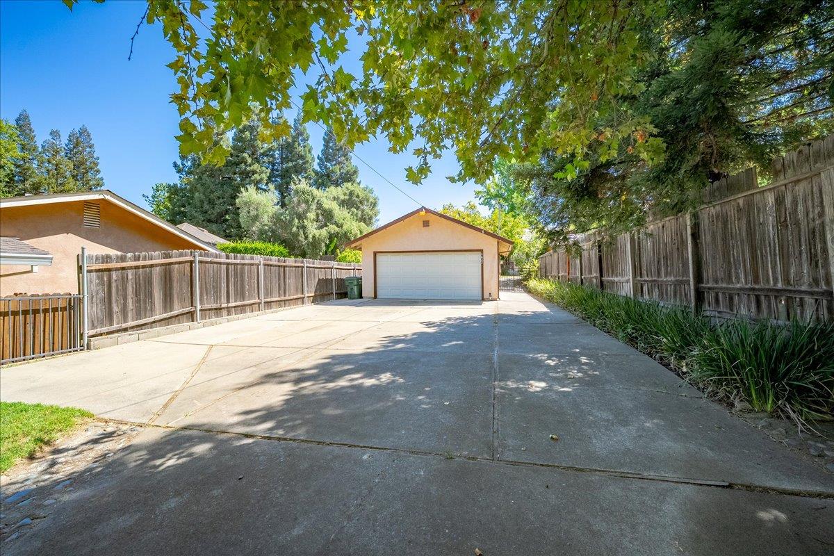 4822 Livoti Avenue
