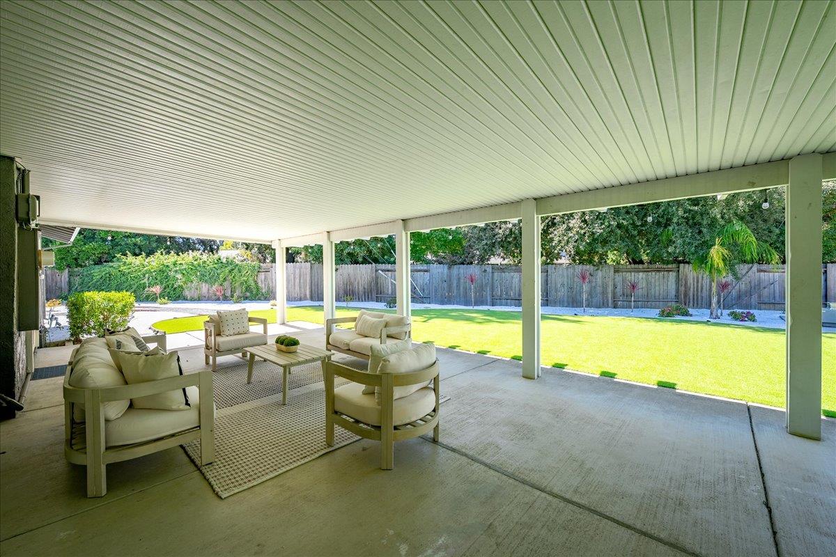 1228 El Encanto Way