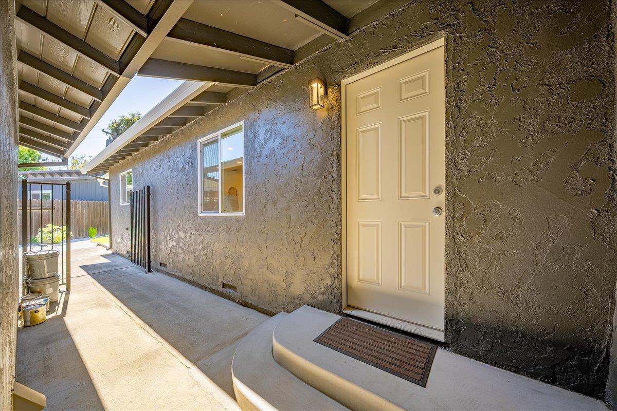 1228 El Encanto Way