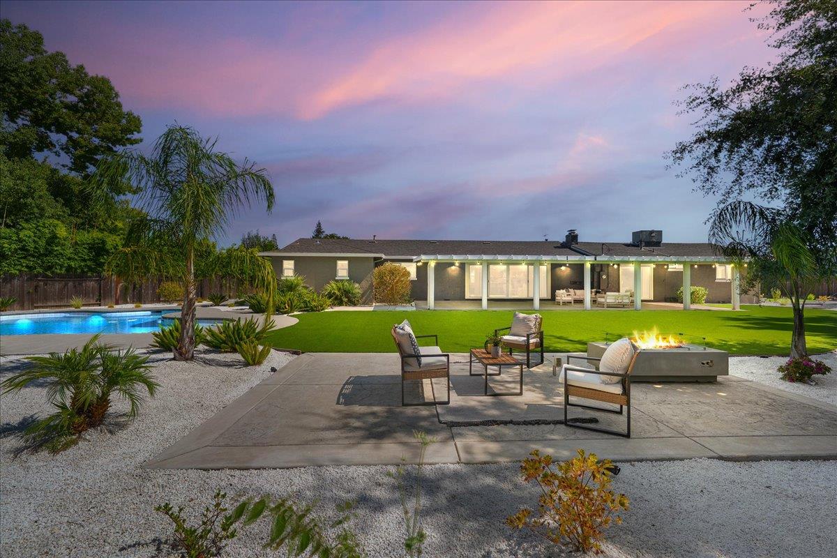 1228 El Encanto Way