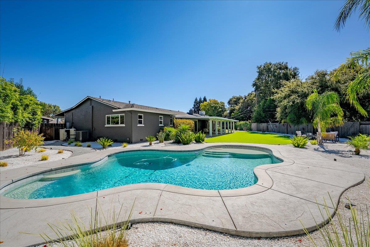 1228 El Encanto Way