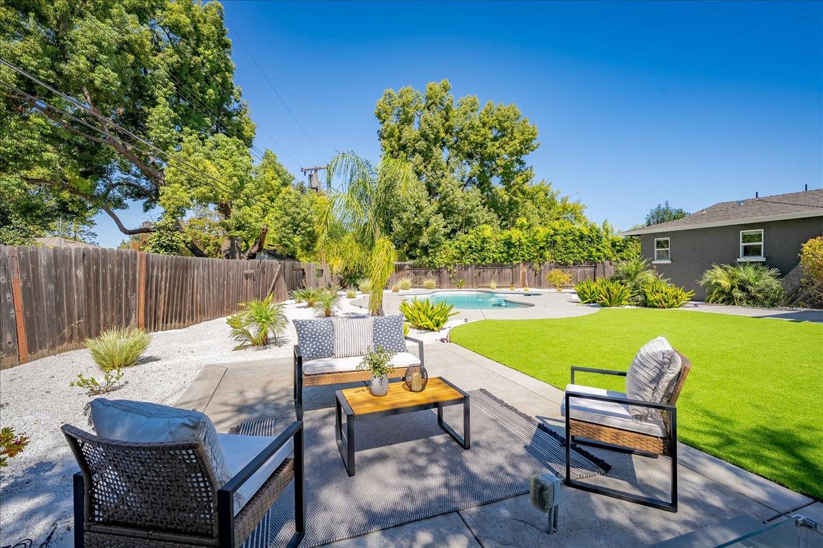 1228 El Encanto Way
