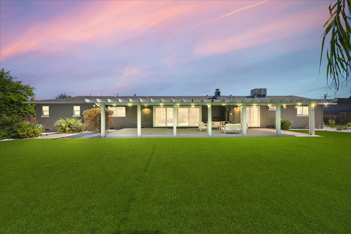 1228 El Encanto Way