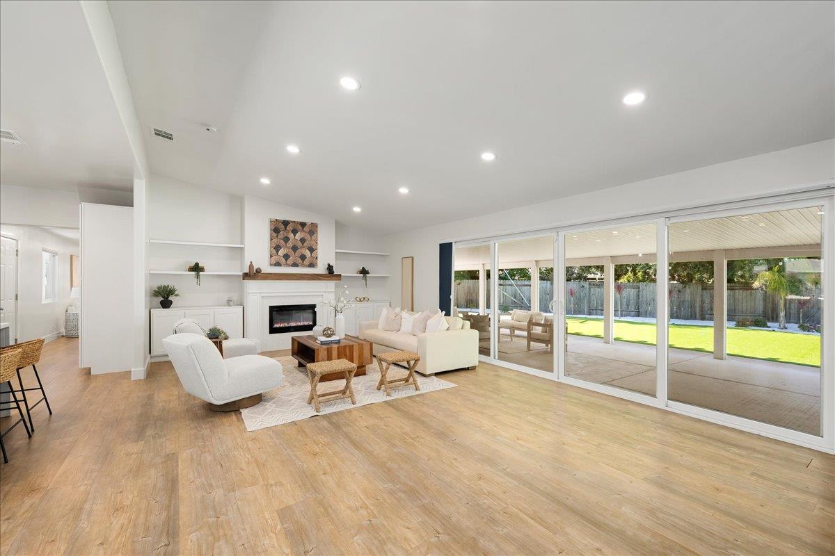 1228 El Encanto Way