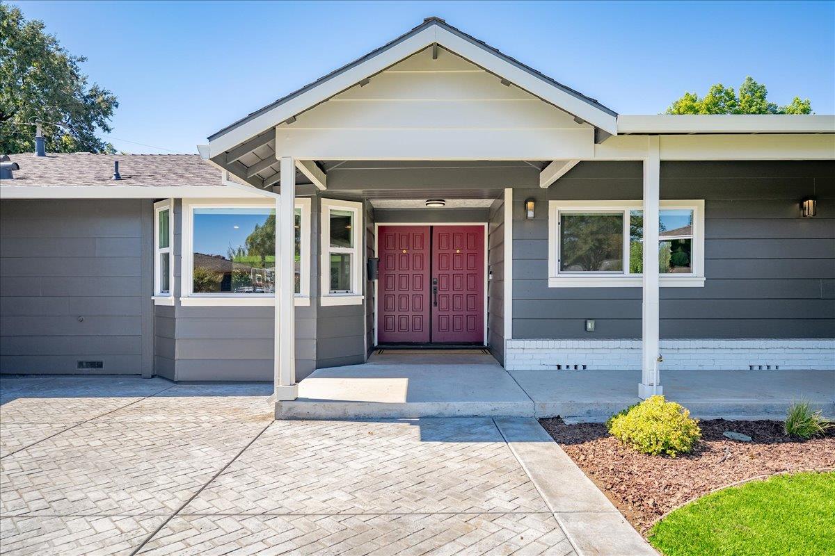 1228 El Encanto Way