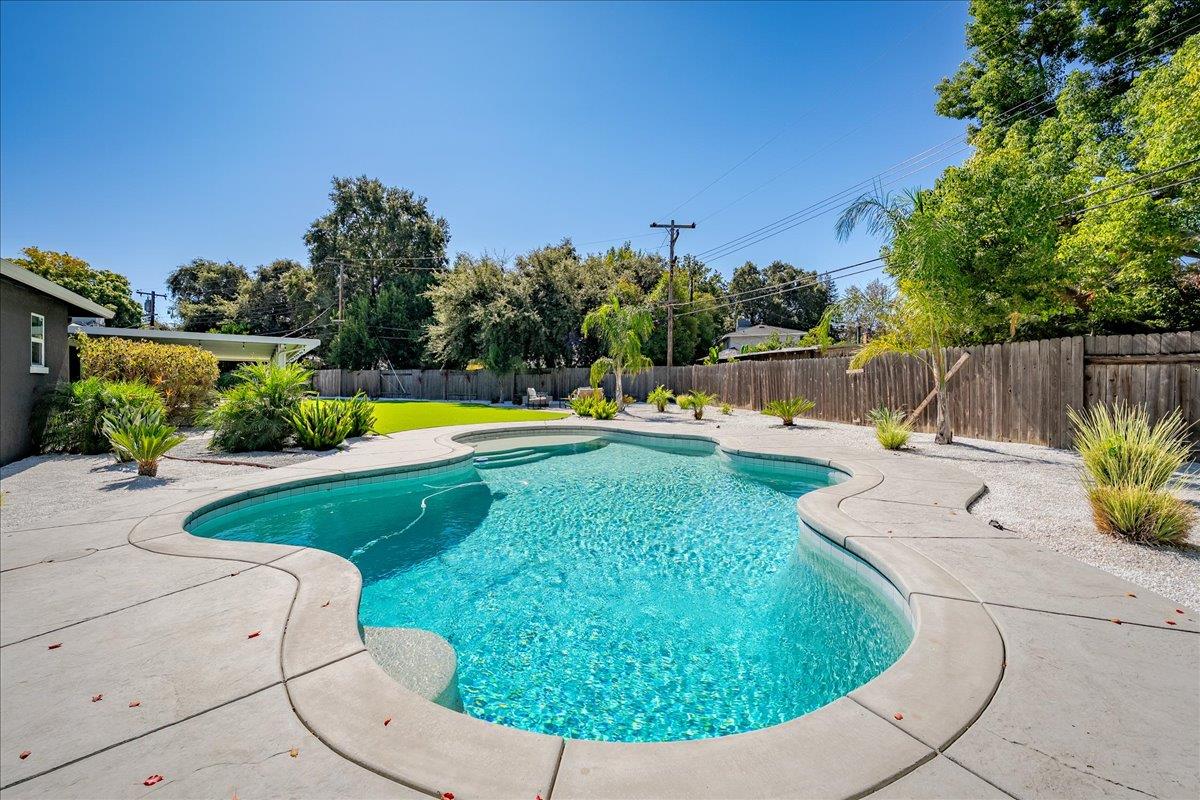 1228 El Encanto Way