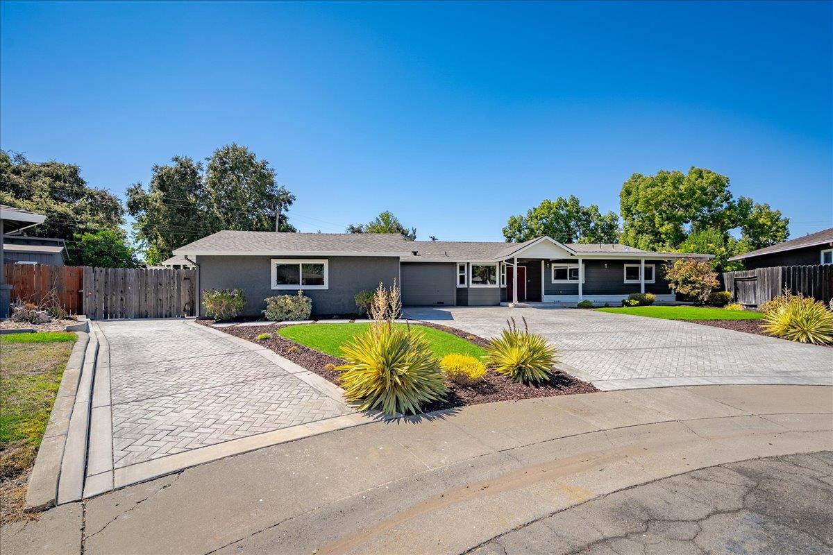 1228 El Encanto Way