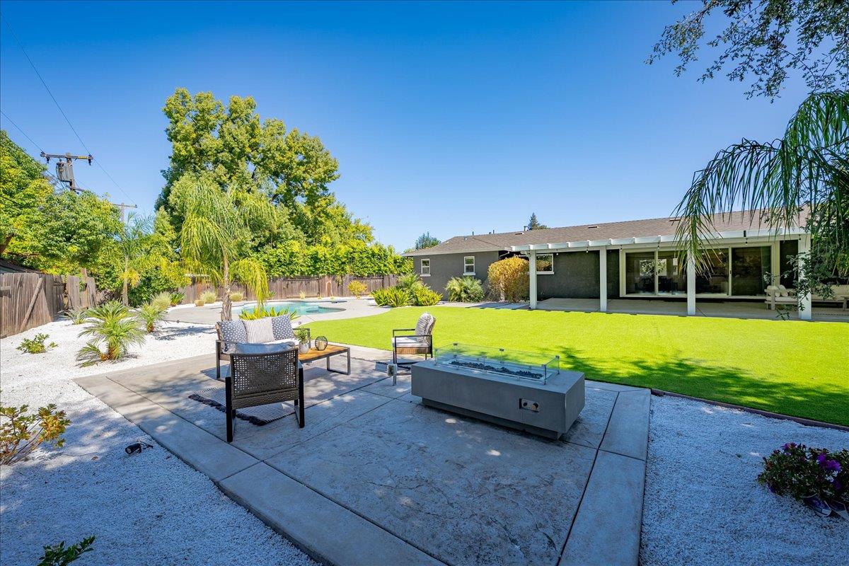 1228 El Encanto Way