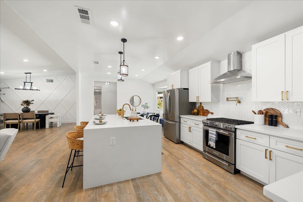1228 El Encanto Way