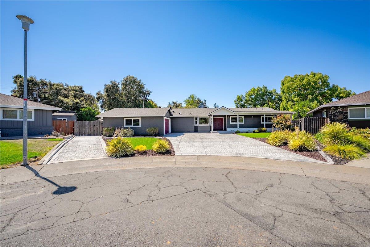 1228 El Encanto Way