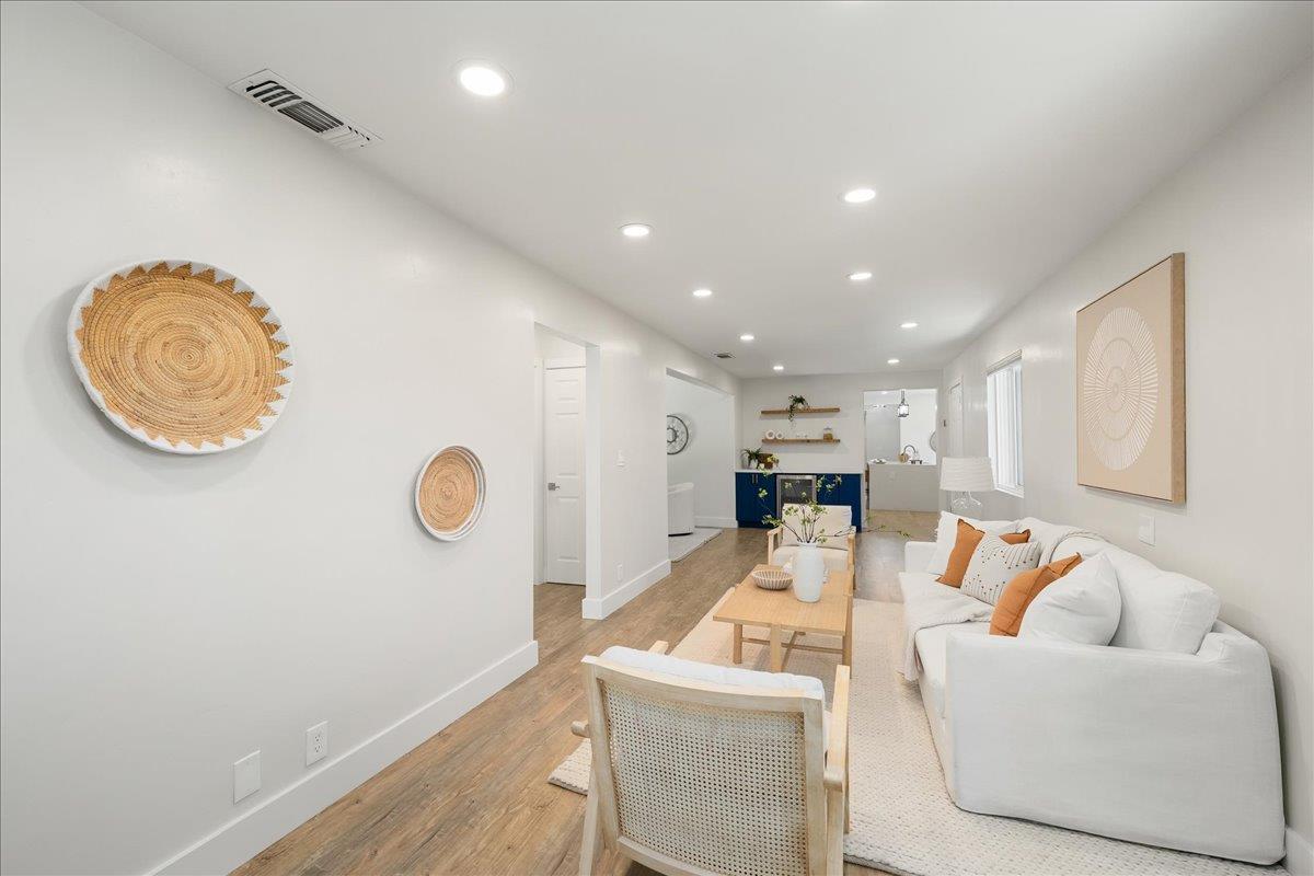 1228 El Encanto Way