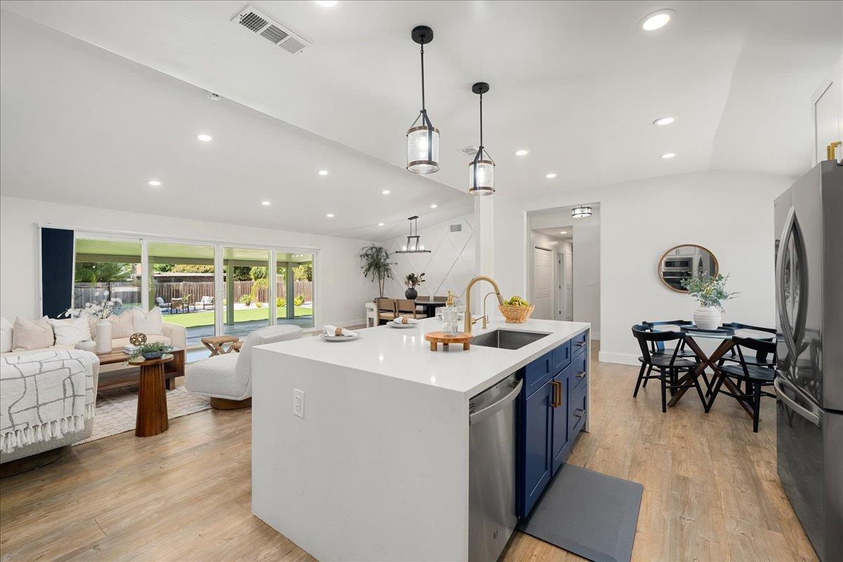 1228 El Encanto Way