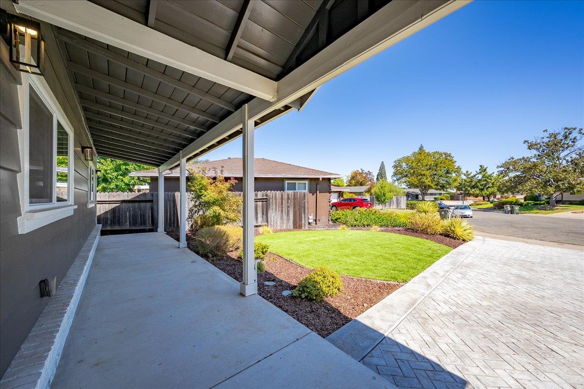 1228 El Encanto Way