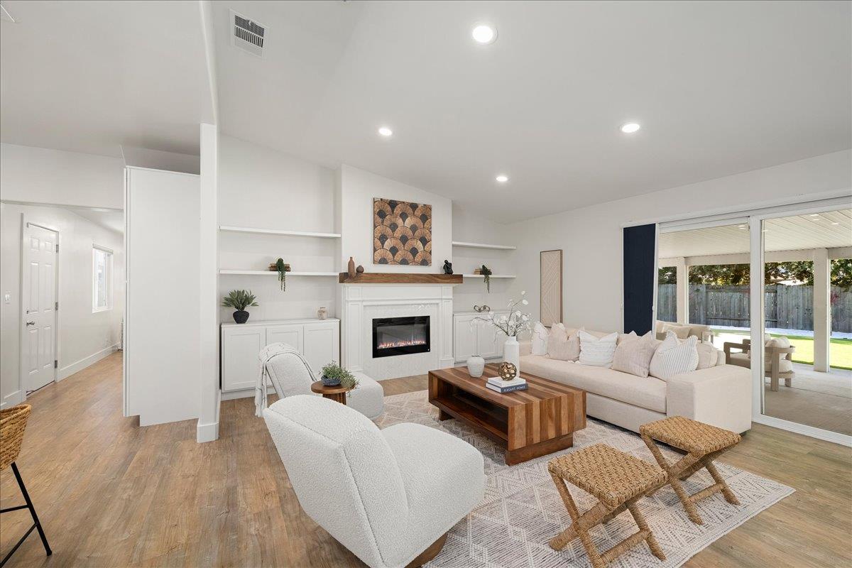 1228 El Encanto Way