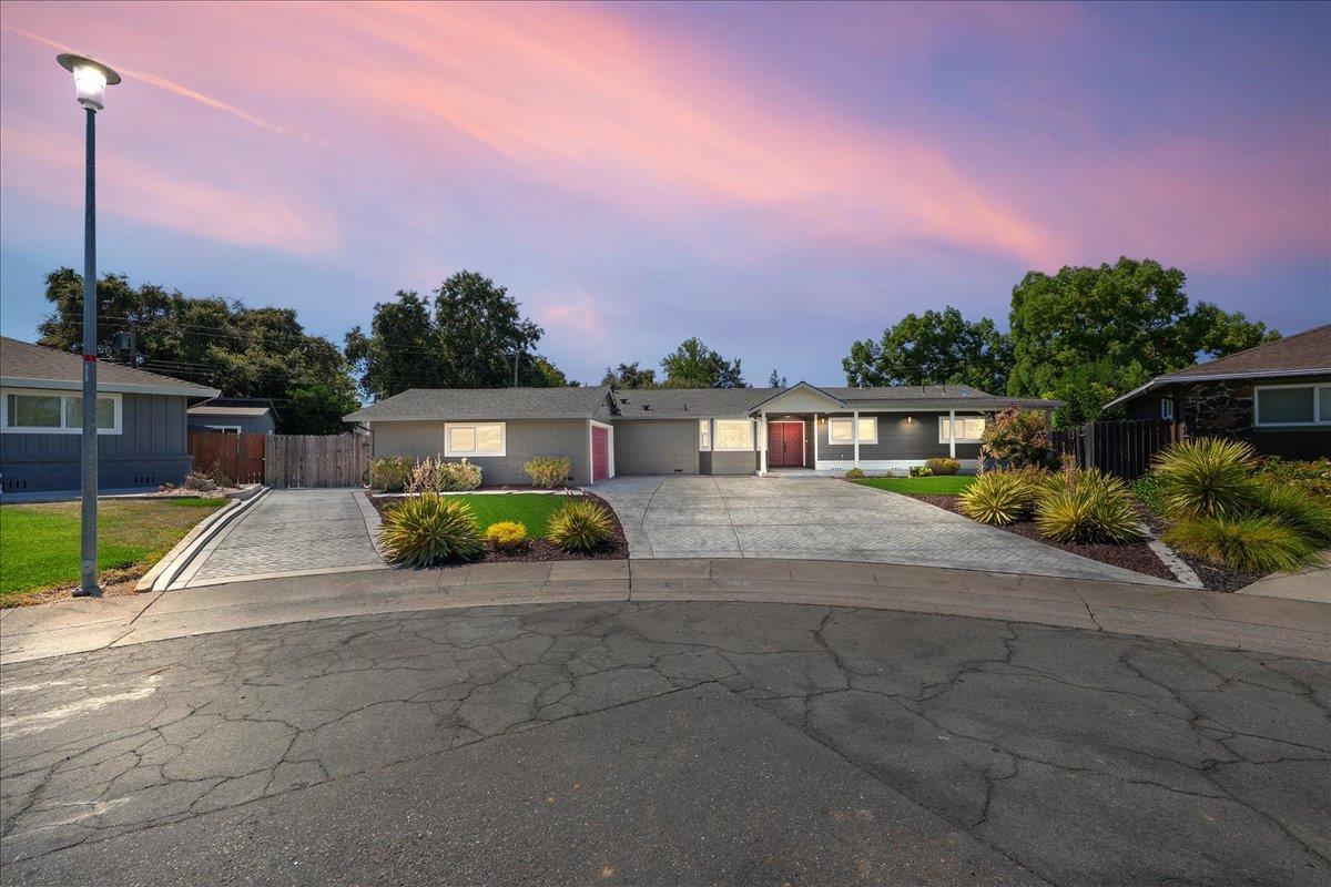 1228 El Encanto Way