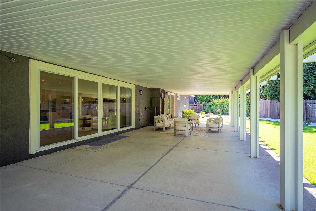 1228 El Encanto Way