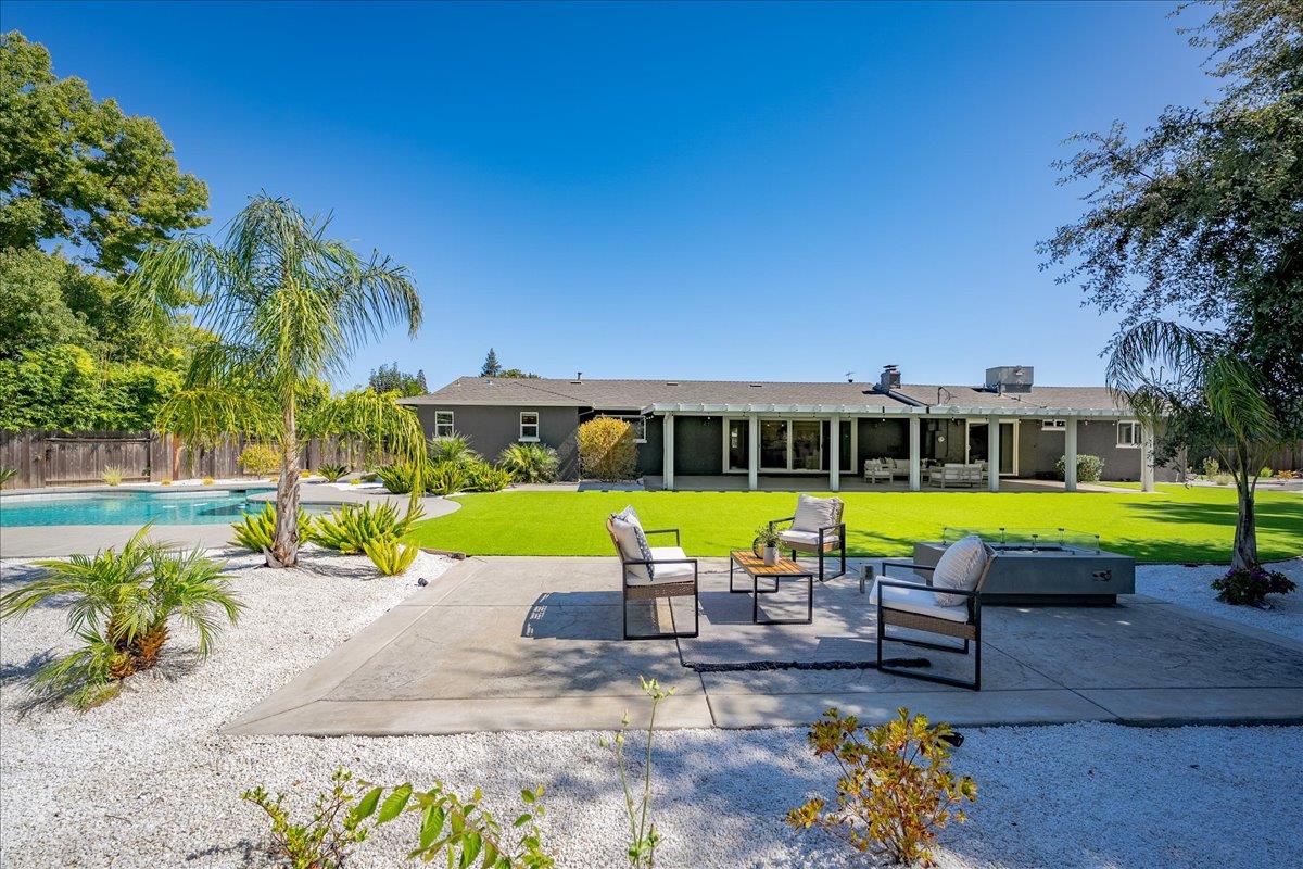 1228 El Encanto Way
