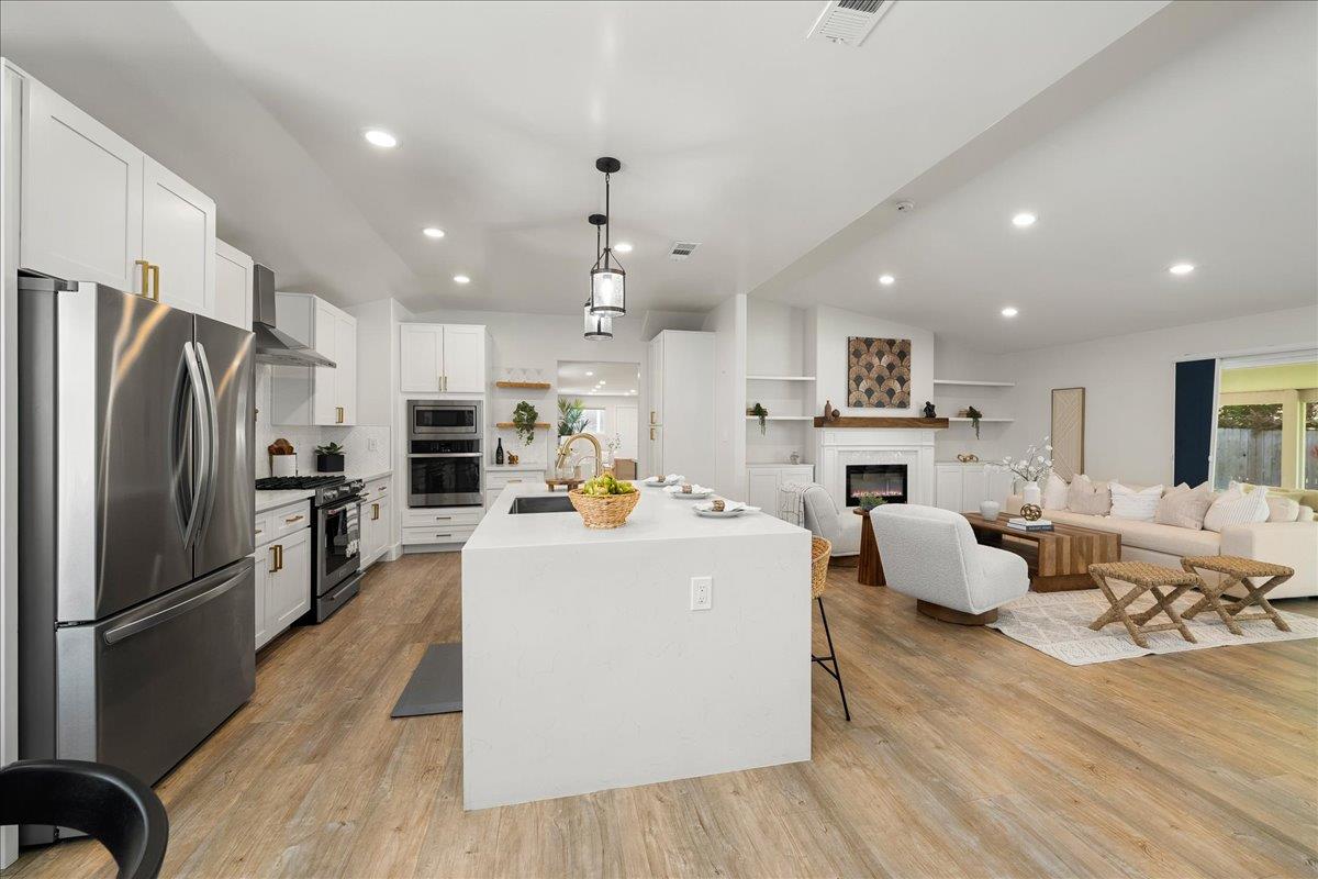 1228 El Encanto Way