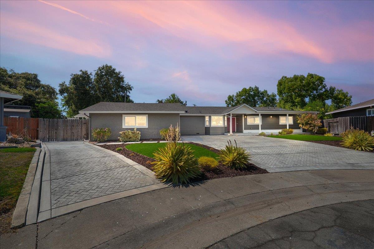 1228 El Encanto Way