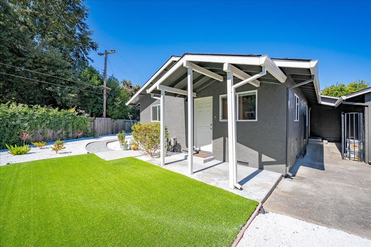 1228 El Encanto Way