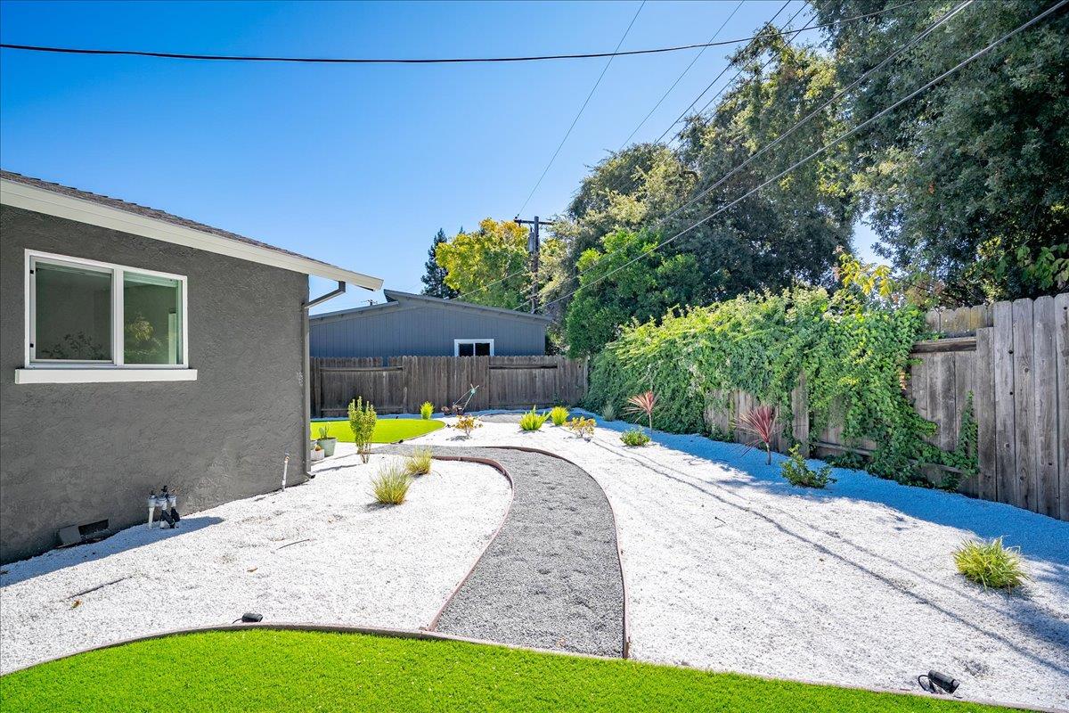 1228 El Encanto Way