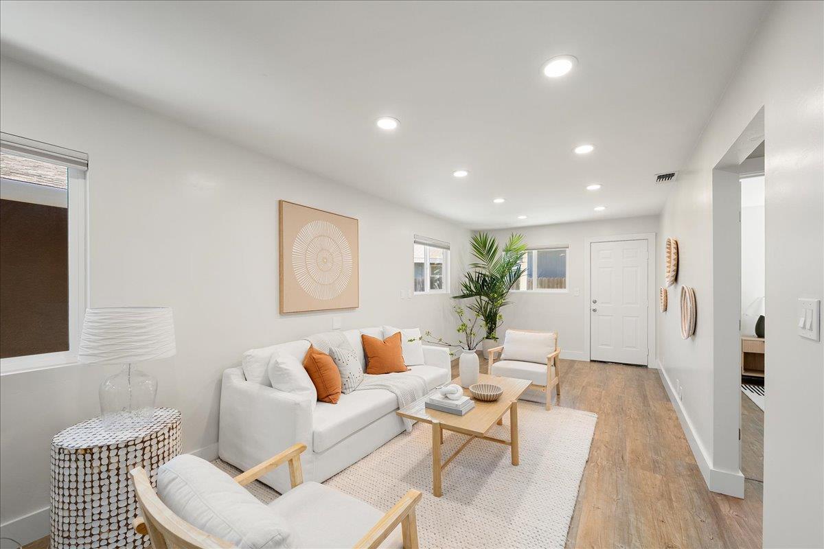 1228 El Encanto Way