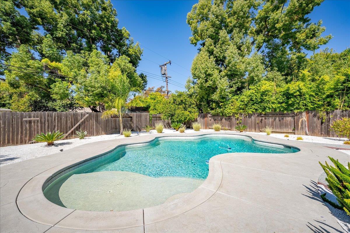 1228 El Encanto Way