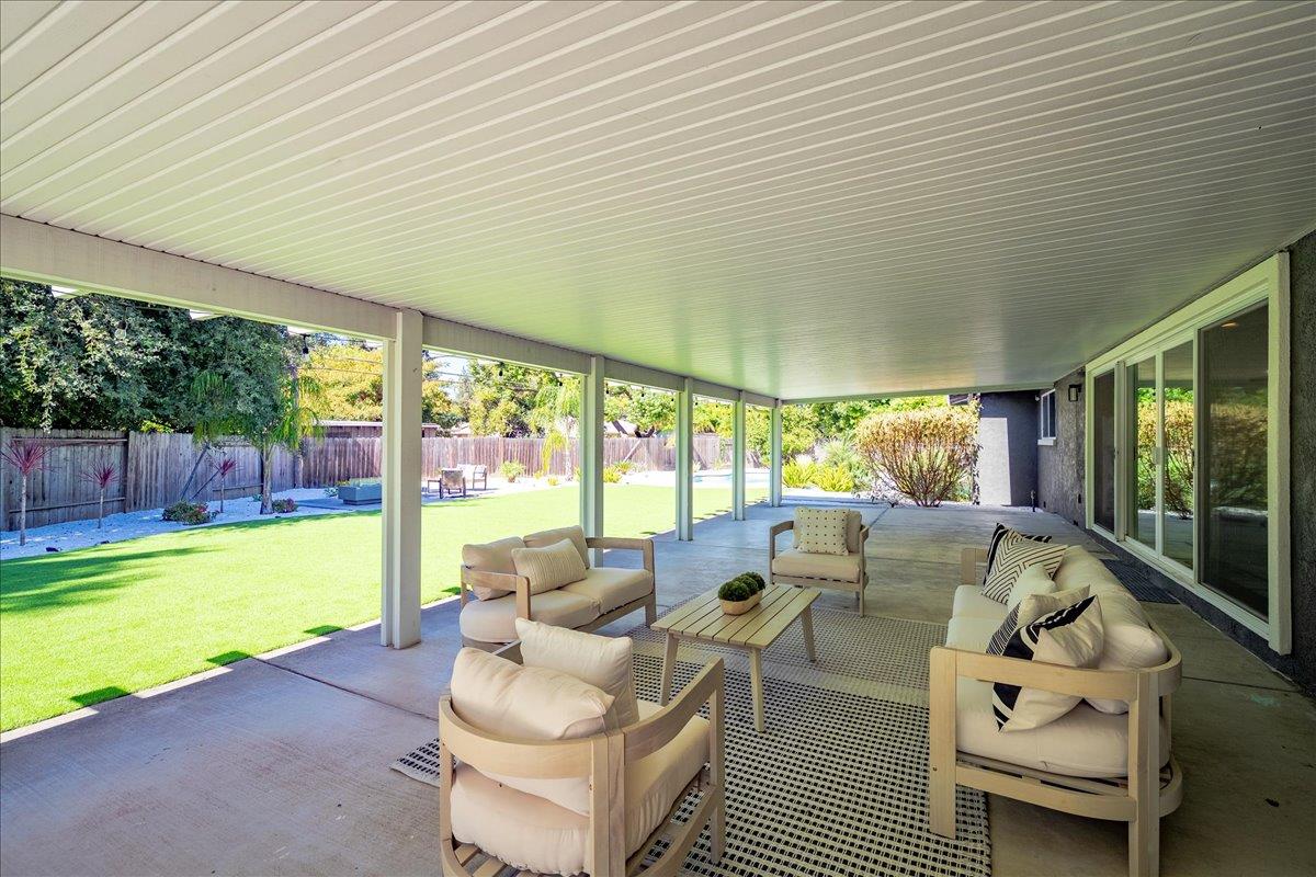 1228 El Encanto Way