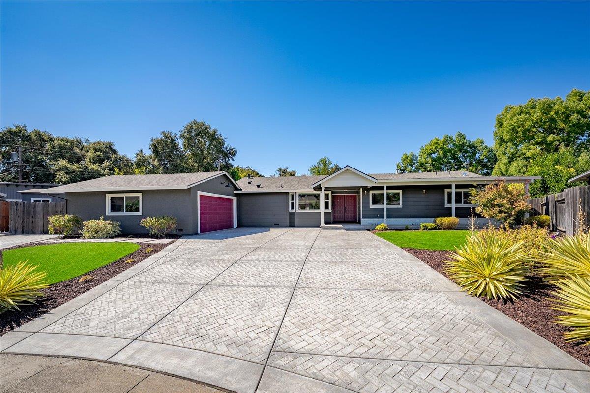 1228 El Encanto Way