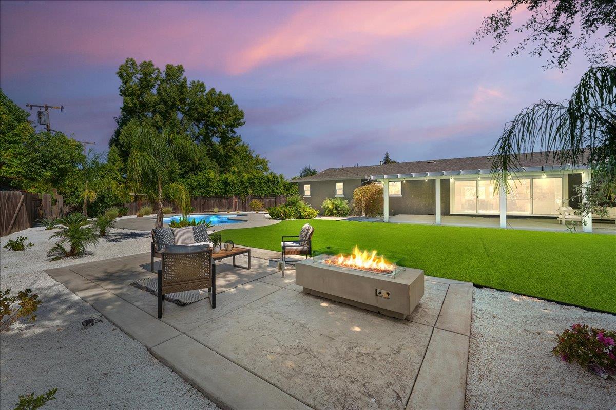 1228 El Encanto Way