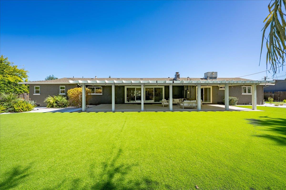 1228 El Encanto Way