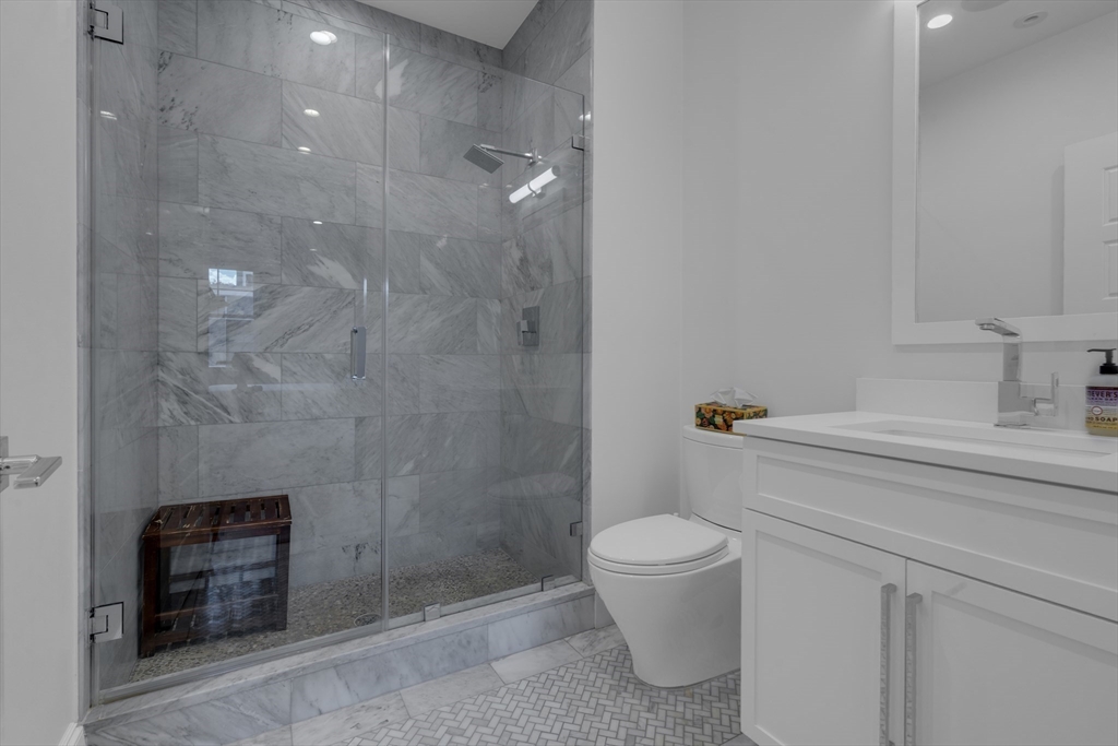 205 E St # 10N